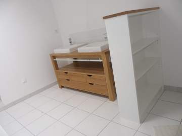 Création d'un meuble en bois double vasque près de Libourne Création d'un meuble en bois double vasque près de Libourne